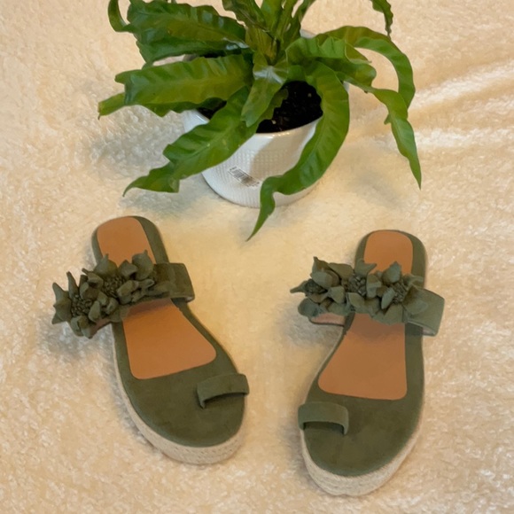 Flower Sandals - 8 - Picture 7 of 9